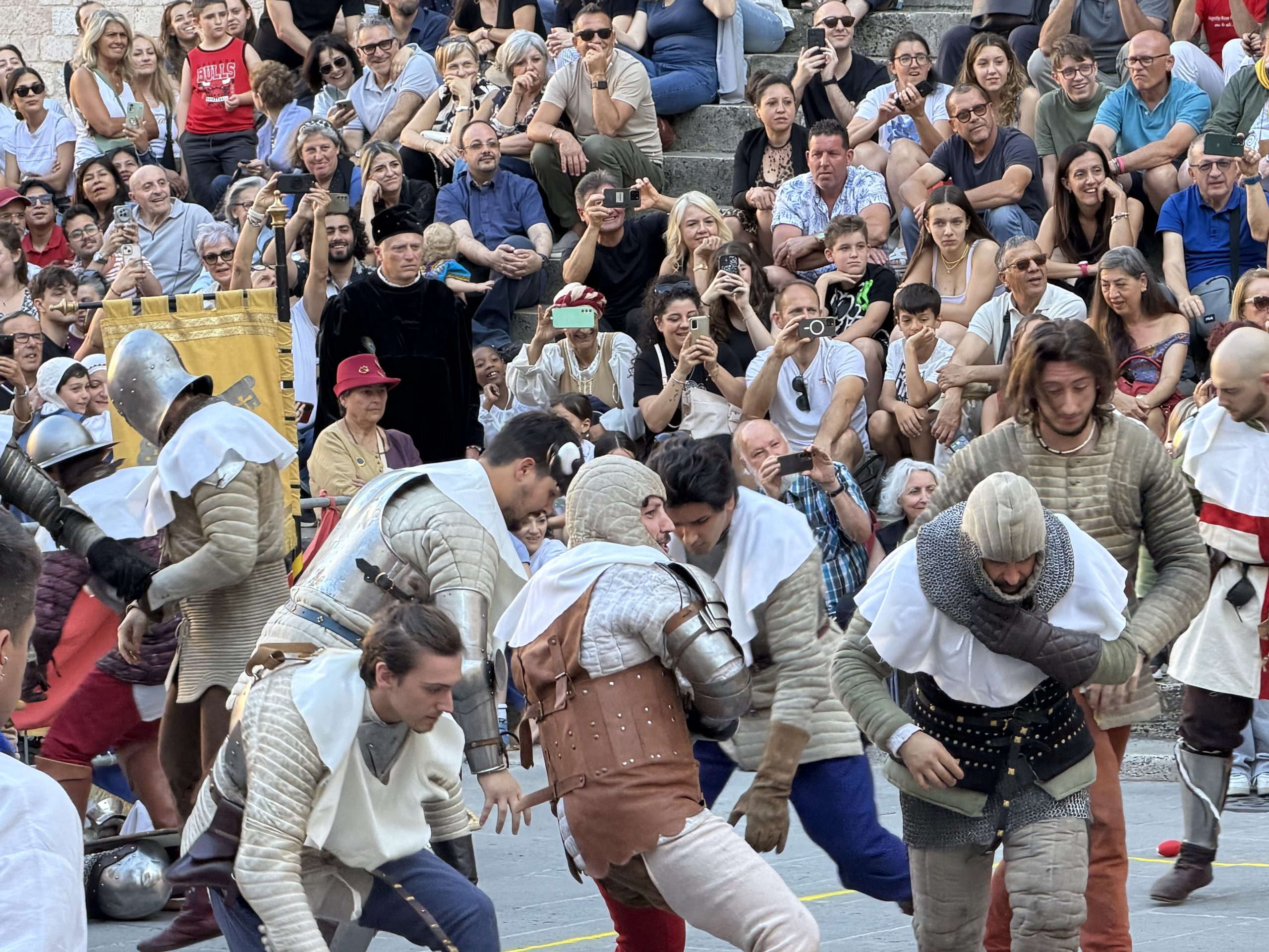 Chiusa con successo l’11ª edizione di Perugia 1416: tante presenze, storia e spettacolo (foto) 42 Chiusa con successo l’11ª edizione di Perugia 1416: tante presenze, storia e spettacolo (foto) 41