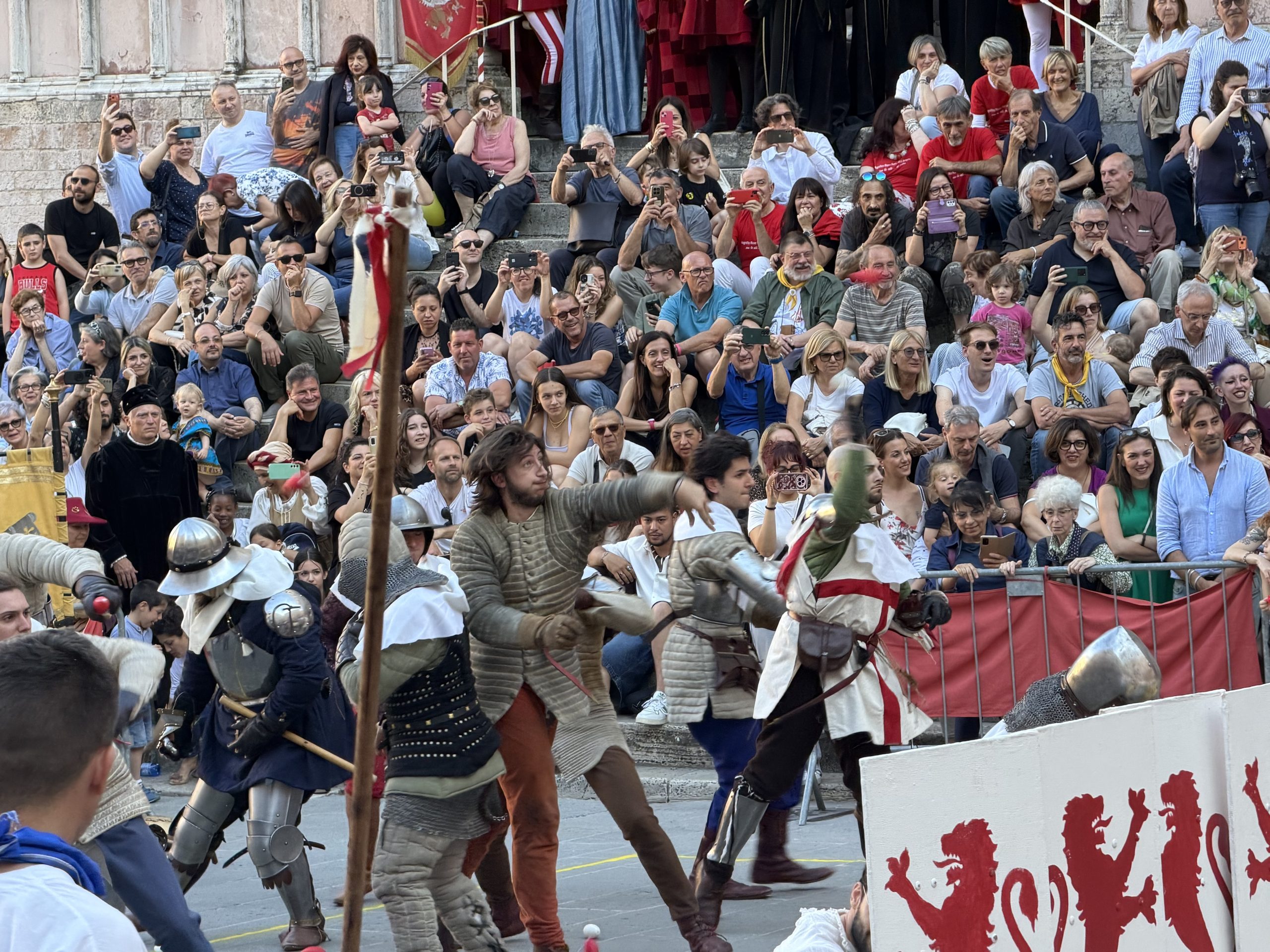 Chiusa con successo l’11ª edizione di Perugia 1416: tante presenze, storia e spettacolo (foto) 52 Chiusa con successo l’11ª edizione di Perugia 1416: tante presenze, storia e spettacolo (foto) 51