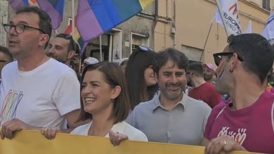 Umbria Pride, il corteo a Perugia: la città si colora di arcobaleno 16 Umbria Pride, il corteo a Perugia: la città si colora di arcobaleno 15
