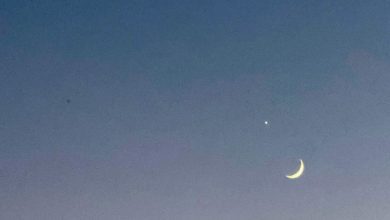 Luna e Venere regalano il suggestivo “bacio celeste”: spettacolo mozzafiato nel cielo della sera 22