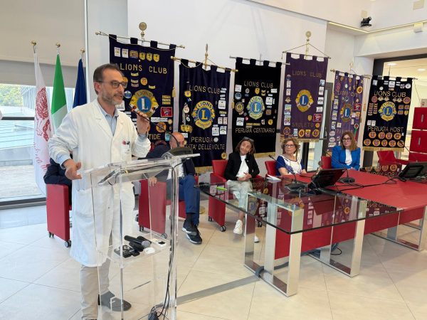“Smile for Children”, donati nuovi strumenti all’Oncoematologia Pediatrica di Perugia 4 “Smile for Children”, donati nuovi strumenti all’Oncoematologia Pediatrica di Perugia 3