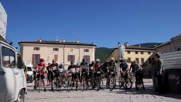 L’Asd Francesco nei sentieri rinnova l’abbraccio ai Sibillini: successo per la decima ciclostorica tra Norcia e Castelluccio 3