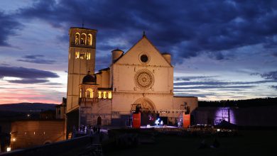 Assisi prepara il Cortile di Francesco: dieci giorni tra cultura, fede e futuro 4 Assisi prepara il Cortile di Francesco: dieci giorni tra cultura, fede e futuro 3