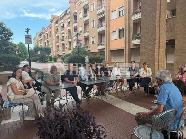 Assisi, la giunta incontra cittadini e commercianti ai Portali: "Più controlli per sicurezza e decoro" 6 Assisi, la giunta incontra cittadini e commercianti ai Portali: "Più controlli per sicurezza e decoro" 5