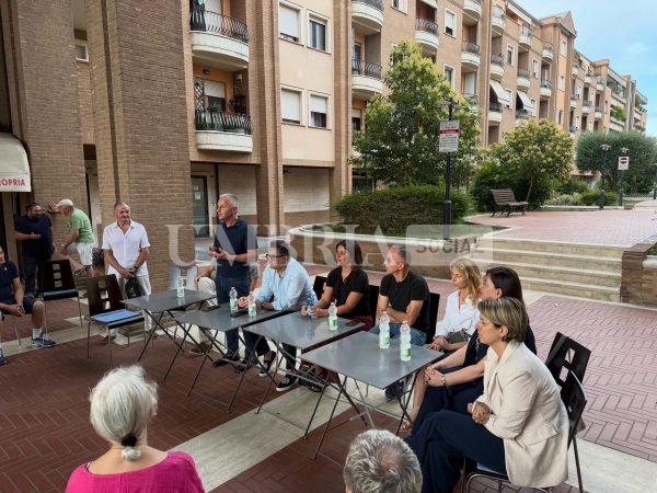 Assisi, la giunta incontra cittadini e commercianti ai Portali: "Più controlli per sicurezza e decoro" 4 Assisi, la giunta incontra cittadini e commercianti ai Portali: "Più controlli per sicurezza e decoro" 3