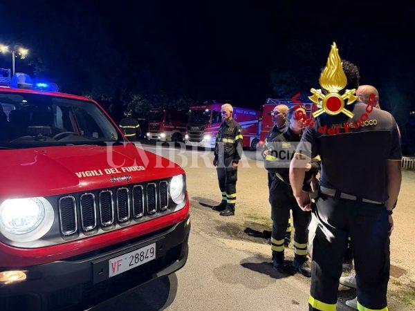 Maxi incendio ad Assisi, a fuoco l'area vicina al Bosco di San Francesco (foto e video) 26 Maxi incendio ad Assisi, a fuoco l'area vicina al Bosco di San Francesco (foto e video) 25
