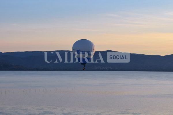 Nei cieli di Castiglione del lago grande spettacolo con le mongolfiere dell’Umbria Balloon Festival (foto) 6 Nei cieli di Castiglione del lago grande spettacolo con le mongolfiere dell’Umbria Balloon Festival (foto) 5
