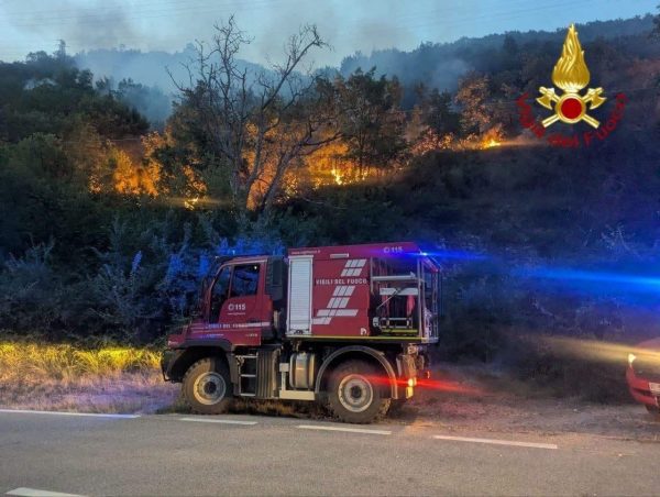 Incendi al Monte Cucco, 200 ettari di bosco distrutti: prende corpo il sospetto del dolo 4 Incendi al Monte Cucco, 200 ettari di bosco distrutti: prende corpo il sospetto del dolo 3