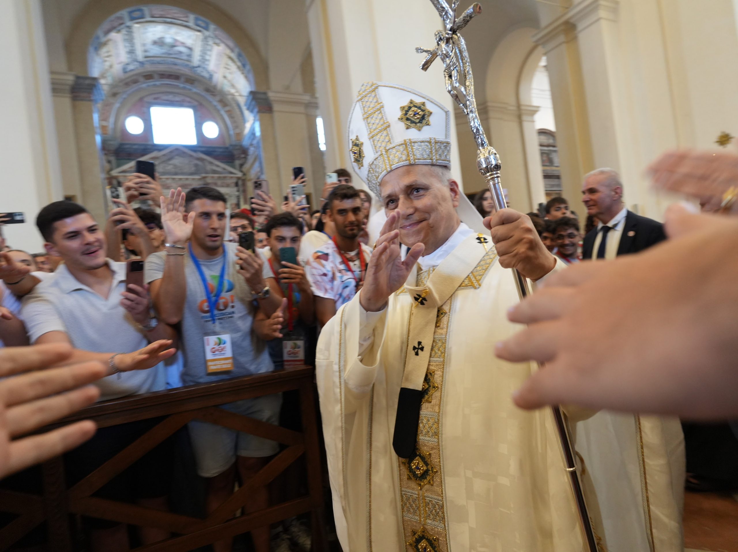 “Go!” diventa missione. Papa Leone XIV conclude ad Assisi il Franciscan Youth Meeting e affida ai giovani il Vangelo della fraternità 16 “Go!” diventa missione. Papa Leone XIV conclude ad Assisi il Franciscan Youth Meeting e affida ai giovani il Vangelo della fraternità 15
