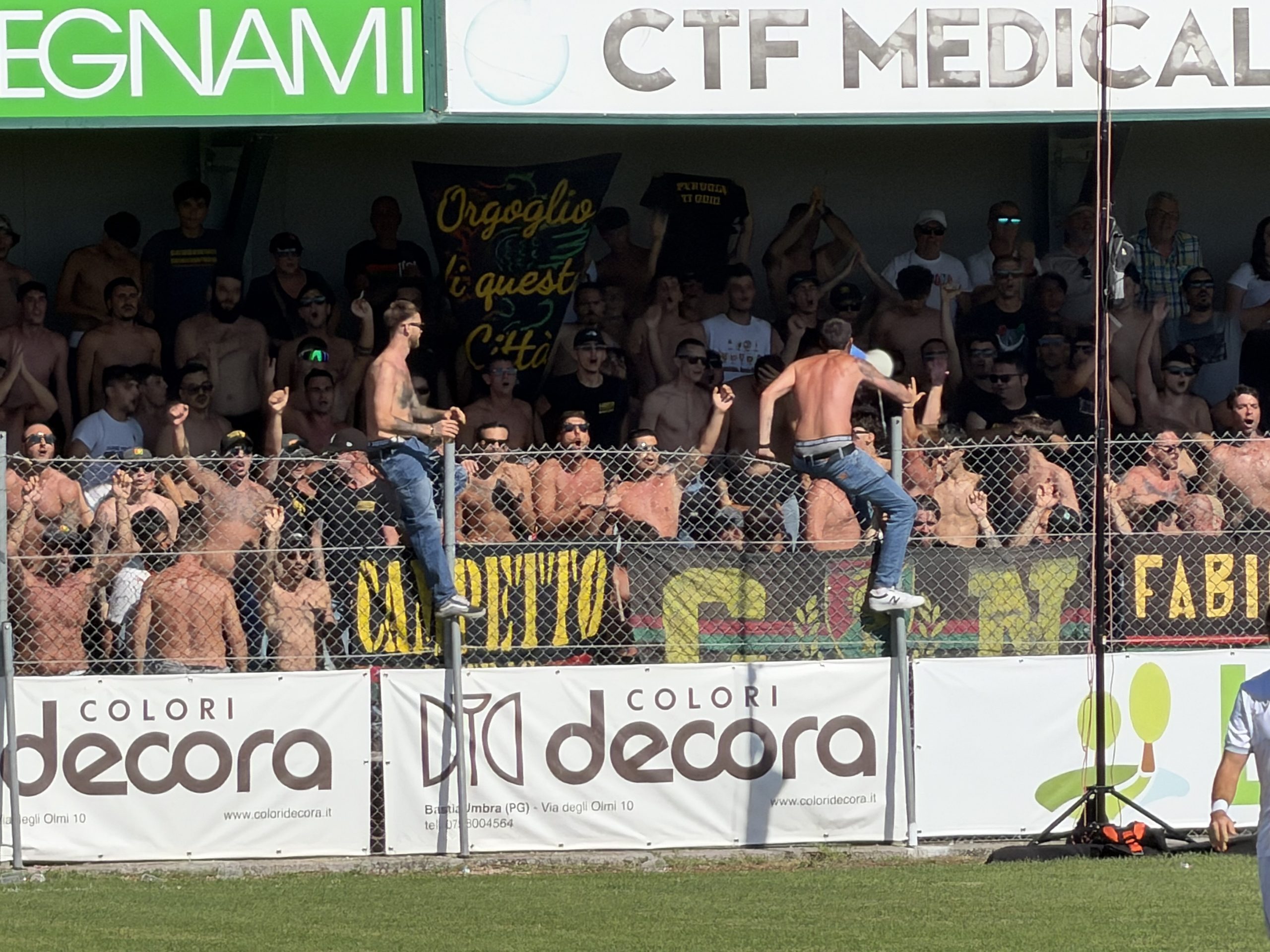 Santa Maria degli Angeli, striscione dei tifosi della Ternana contro Mangiarano e Bandecchi (foto) 5