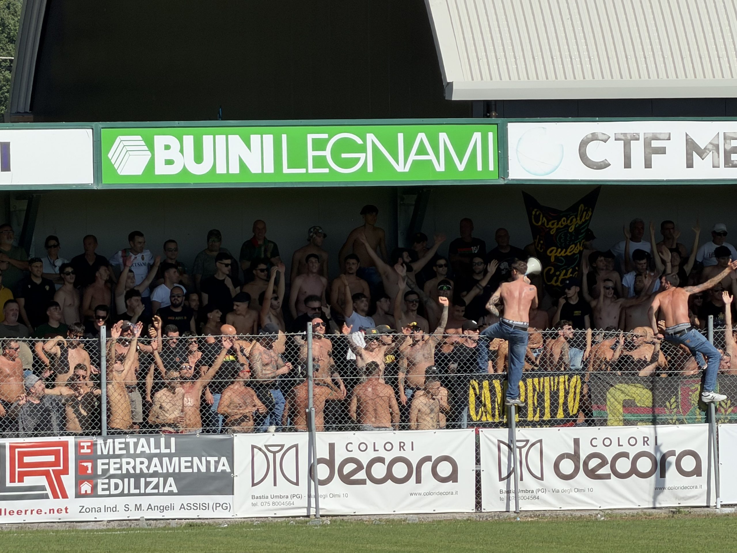 Santa Maria degli Angeli, striscione dei tifosi della Ternana contro Mangiarano e Bandecchi (foto) 7