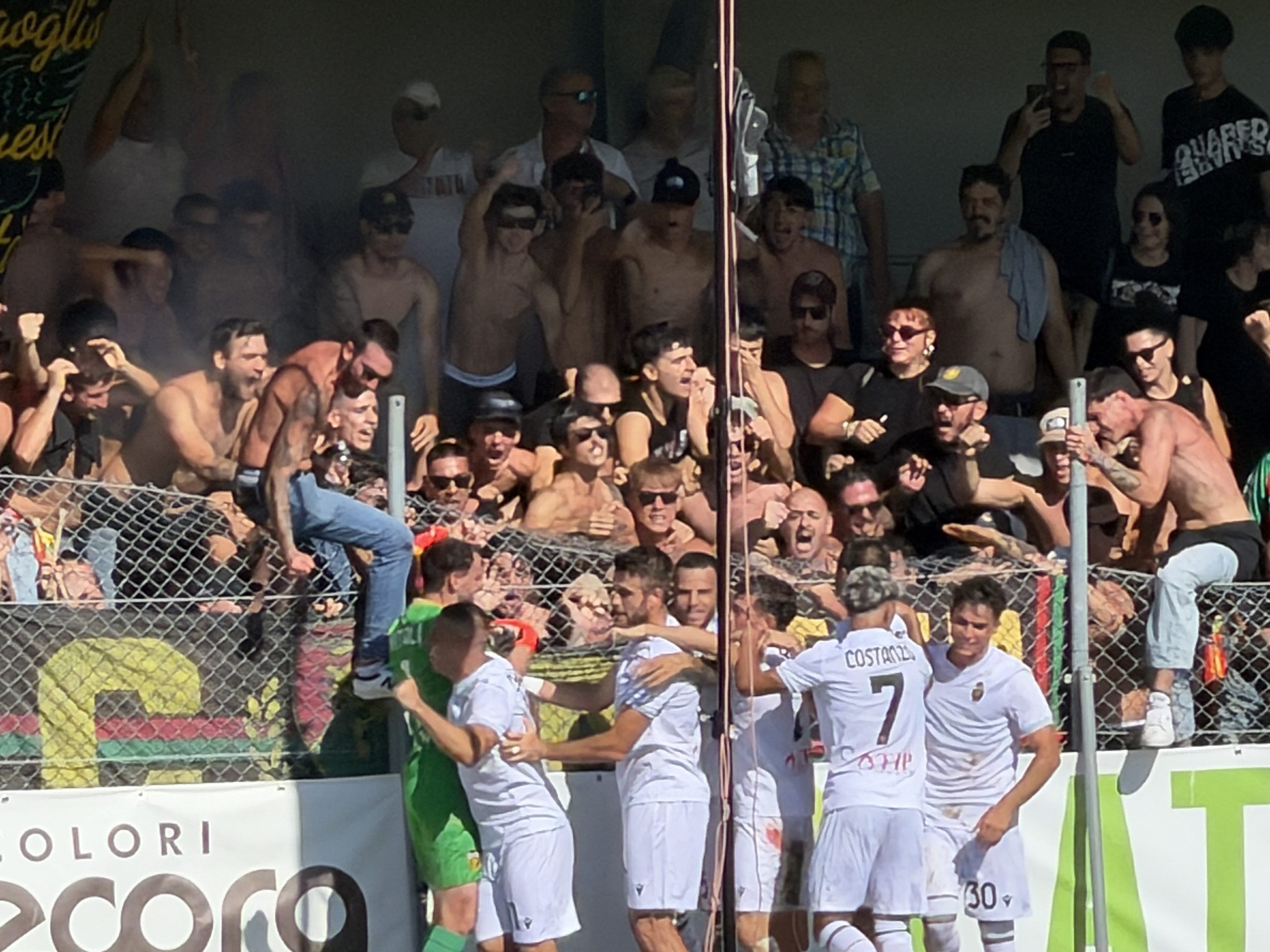 Santa Maria degli Angeli, striscione dei tifosi della Ternana contro Mangiarano e Bandecchi (foto) 13