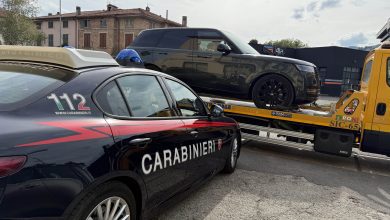 Fugge sulla E45 con un’auto rubata e sperona una vettura: arrestato 15enne 9 Fugge sulla E45 con un’auto rubata e sperona una vettura: arrestato 15enne 8
