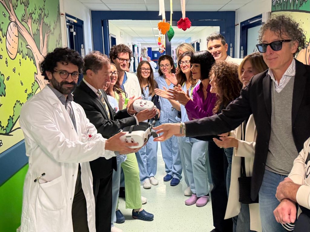 Ospedale di Perugia, la realtà virtuale entra in Pediatria: donati visori per alleviare dolore e ansia nei bambini (foto) 6 Ospedale di Perugia, la realtà virtuale entra in Pediatria: donati visori per alleviare dolore e ansia nei bambini (foto) 5