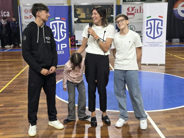 Memorial Luca Palmerini, il basket unisce sport, memoria e futuro: a Gubbio e Gualdo Tadino protagonisti i giovani e i valori della pallacanestro (foto) 48 Memorial Luca Palmerini, il basket unisce sport, memoria e futuro: a Gubbio e Gualdo Tadino protagonisti i giovani e i valori della pallacanestro (foto) 47