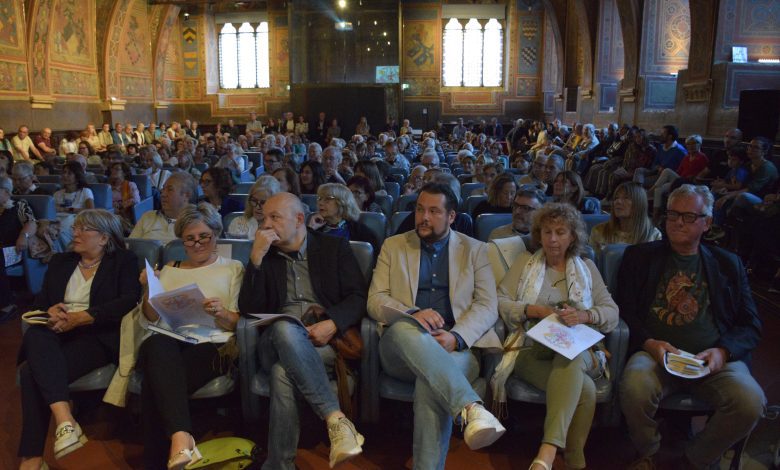 Festa della Canzone Perugina, trionfo alla Sala dei Notari per Samuele Brutti e Tito Zoe Chiacchiera 2 Festa della Canzone Perugina, trionfo alla Sala dei Notari per Samuele Brutti e Tito Zoe Chiacchiera 1