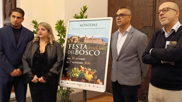Montone si veste d’autunno: al via la 42ª Festa del Bosco tra sapori, natura e spettacoli 30 Montone si veste d’autunno: al via la 42ª Festa del Bosco tra sapori, natura e spettacoli 29