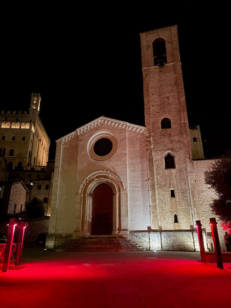 Afasia, l’Umbria si illumina di rosso: 28 Comuni in campo per sensibilizzare 11
