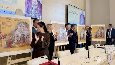 Presentato francobollo commemorativo dell’ottavo centenario: annullo filatelico il 4 ottobre in Piazza del Comune 12 Presentato francobollo commemorativo dell’ottavo centenario: annullo filatelico il 4 ottobre in Piazza del Comune 11