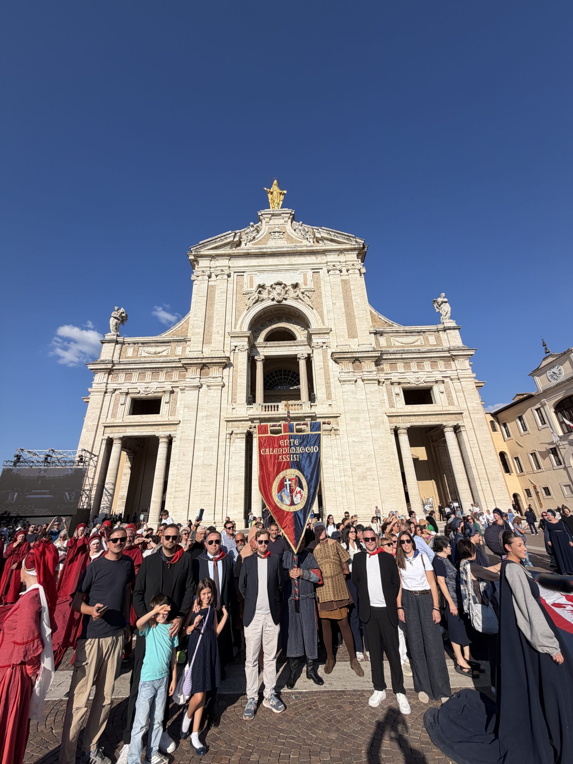 San Francesco, ottocentenario: il sindaco di Assisi accoglie i Comuni d’Italia (foto) 32 San Francesco, ottocentenario: il sindaco di Assisi accoglie i Comuni d’Italia (foto) 31