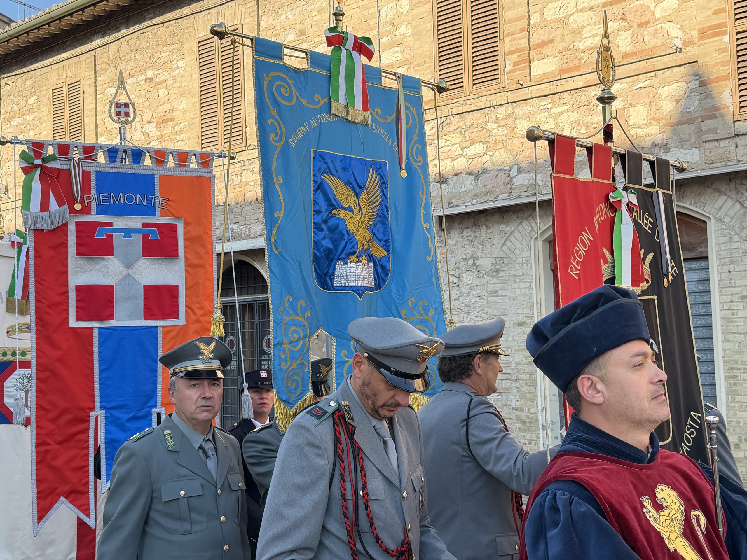 San Francesco, ottocentenario: il sindaco di Assisi accoglie i Comuni d’Italia (foto) 10 San Francesco, ottocentenario: il sindaco di Assisi accoglie i Comuni d’Italia (foto) 9