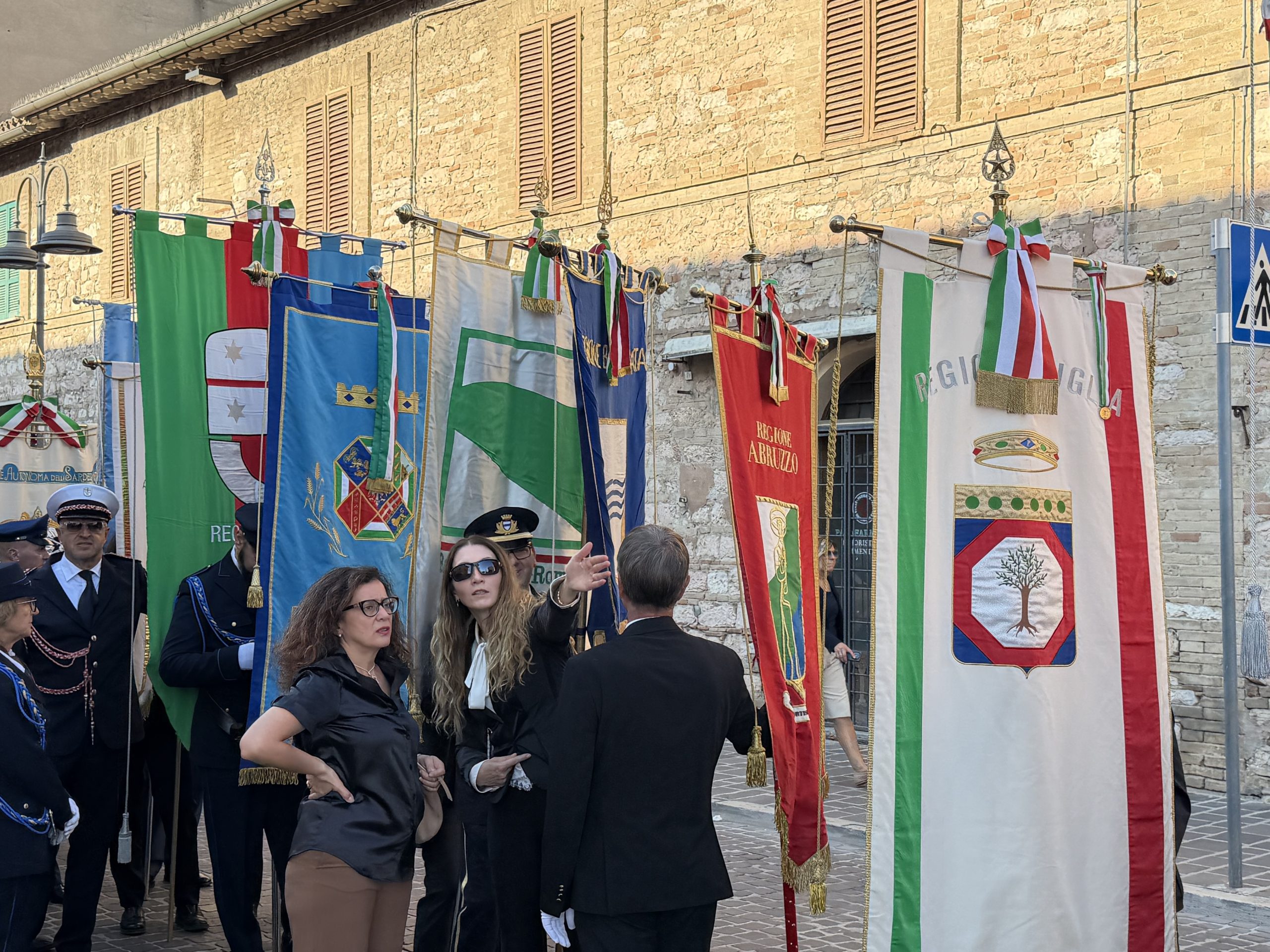 San Francesco, ottocentenario: il sindaco di Assisi accoglie i Comuni d’Italia (foto) 12 San Francesco, ottocentenario: il sindaco di Assisi accoglie i Comuni d’Italia (foto) 11