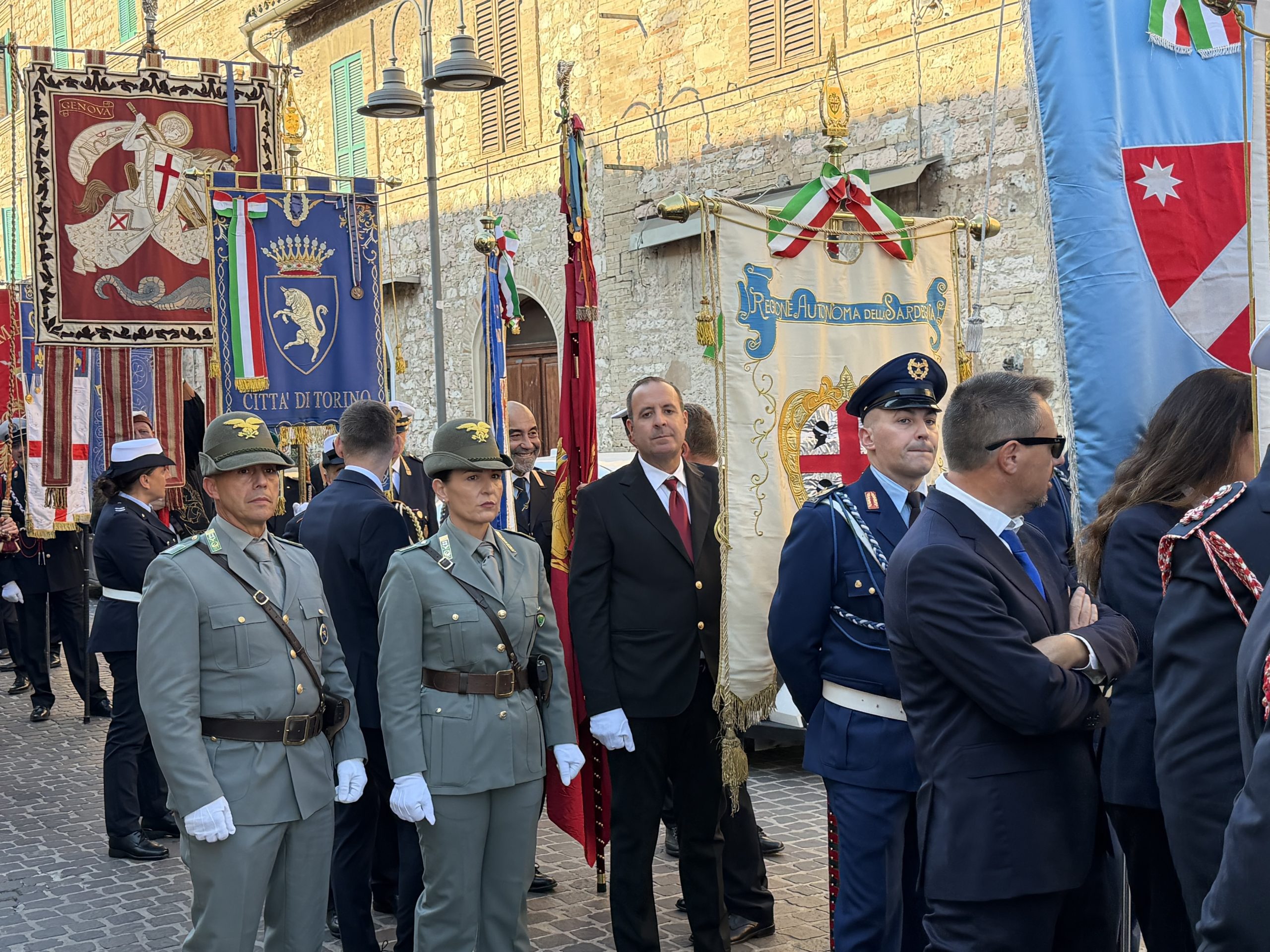 San Francesco, ottocentenario: il sindaco di Assisi accoglie i Comuni d’Italia (foto) 16 San Francesco, ottocentenario: il sindaco di Assisi accoglie i Comuni d’Italia (foto) 15