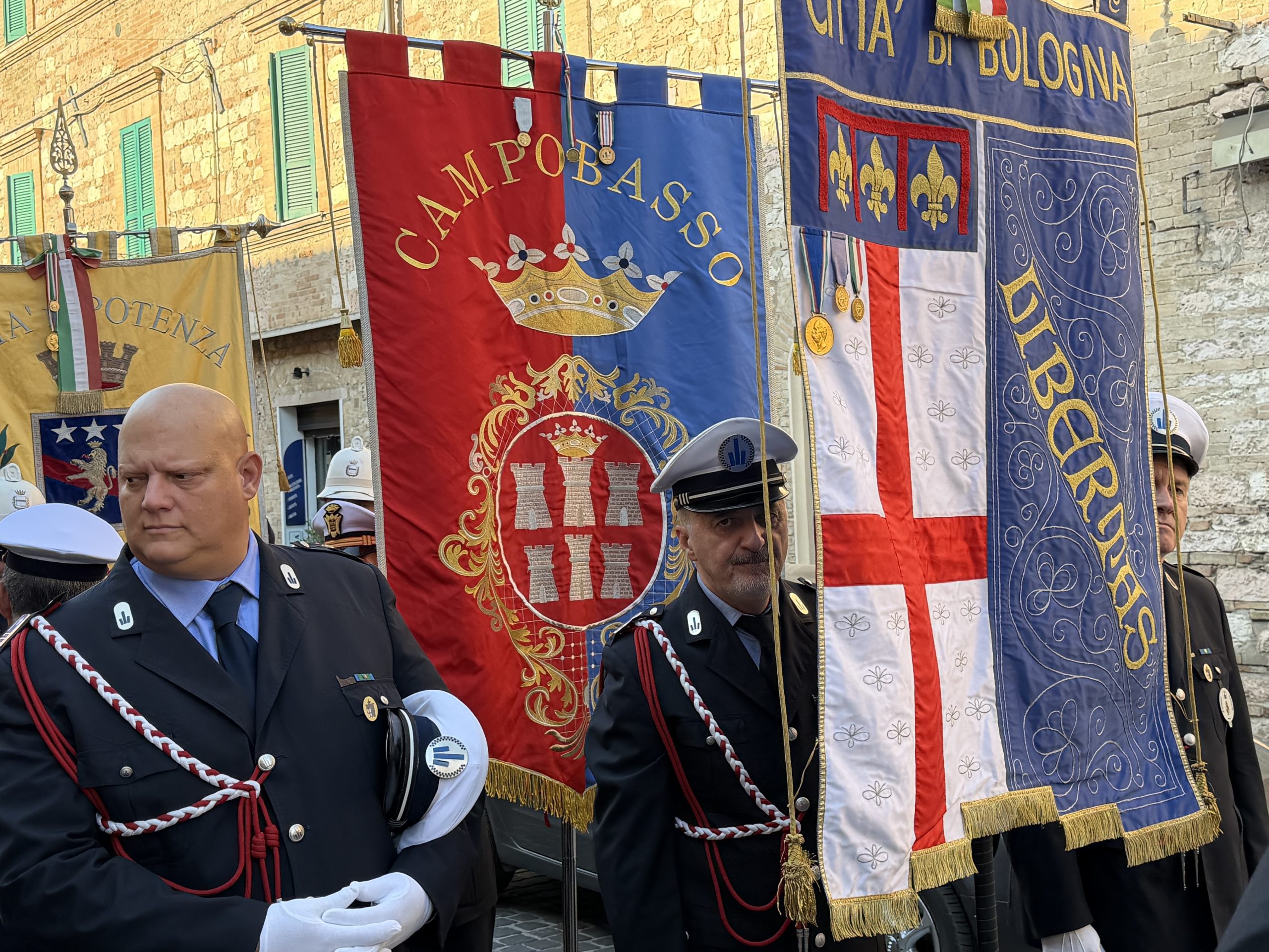 San Francesco, ottocentenario: il sindaco di Assisi accoglie i Comuni d’Italia (foto) 22 San Francesco, ottocentenario: il sindaco di Assisi accoglie i Comuni d’Italia (foto) 21