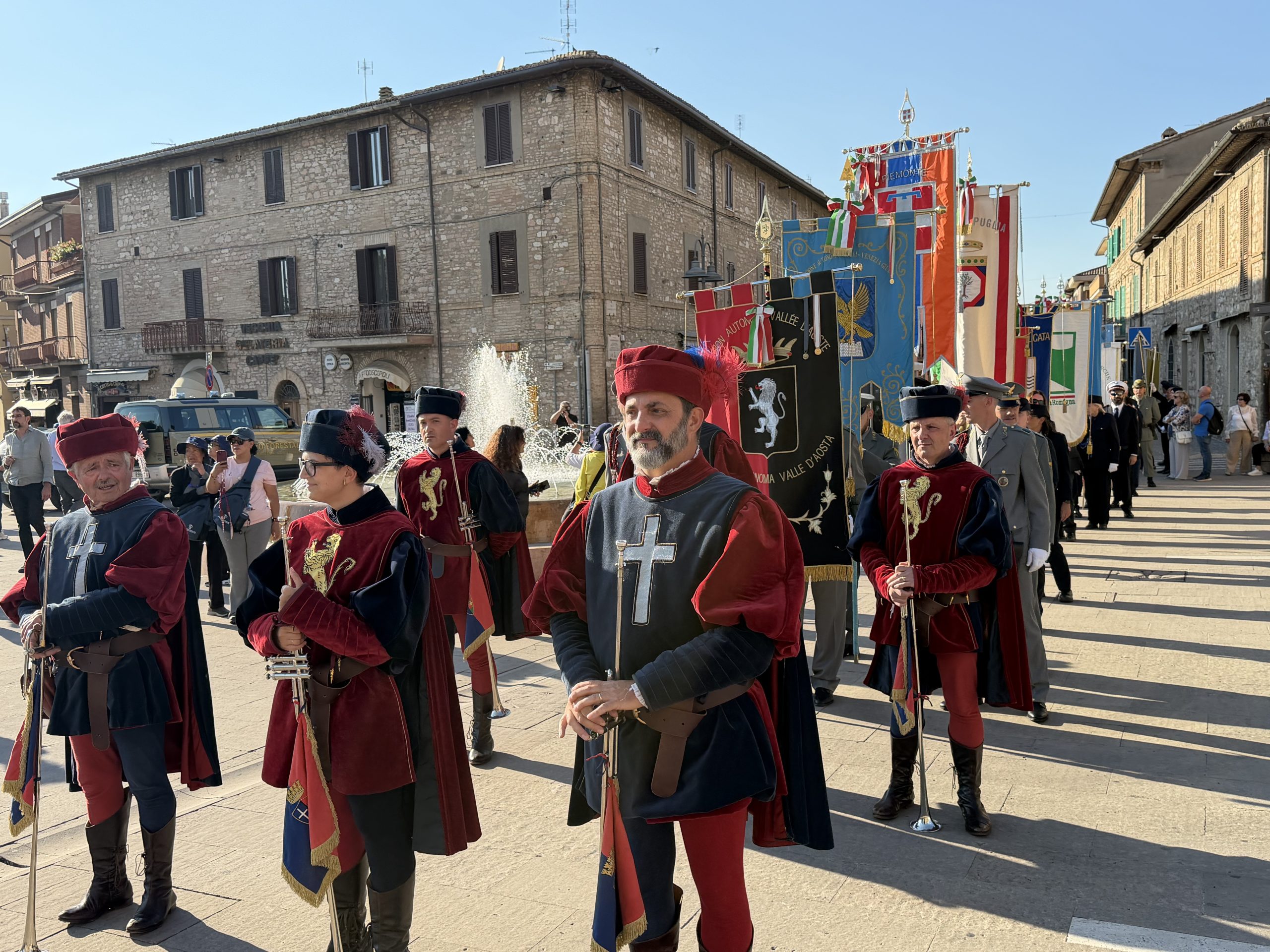 San Francesco, ottocentenario: il sindaco di Assisi accoglie i Comuni d’Italia (foto) 30 San Francesco, ottocentenario: il sindaco di Assisi accoglie i Comuni d’Italia (foto) 29