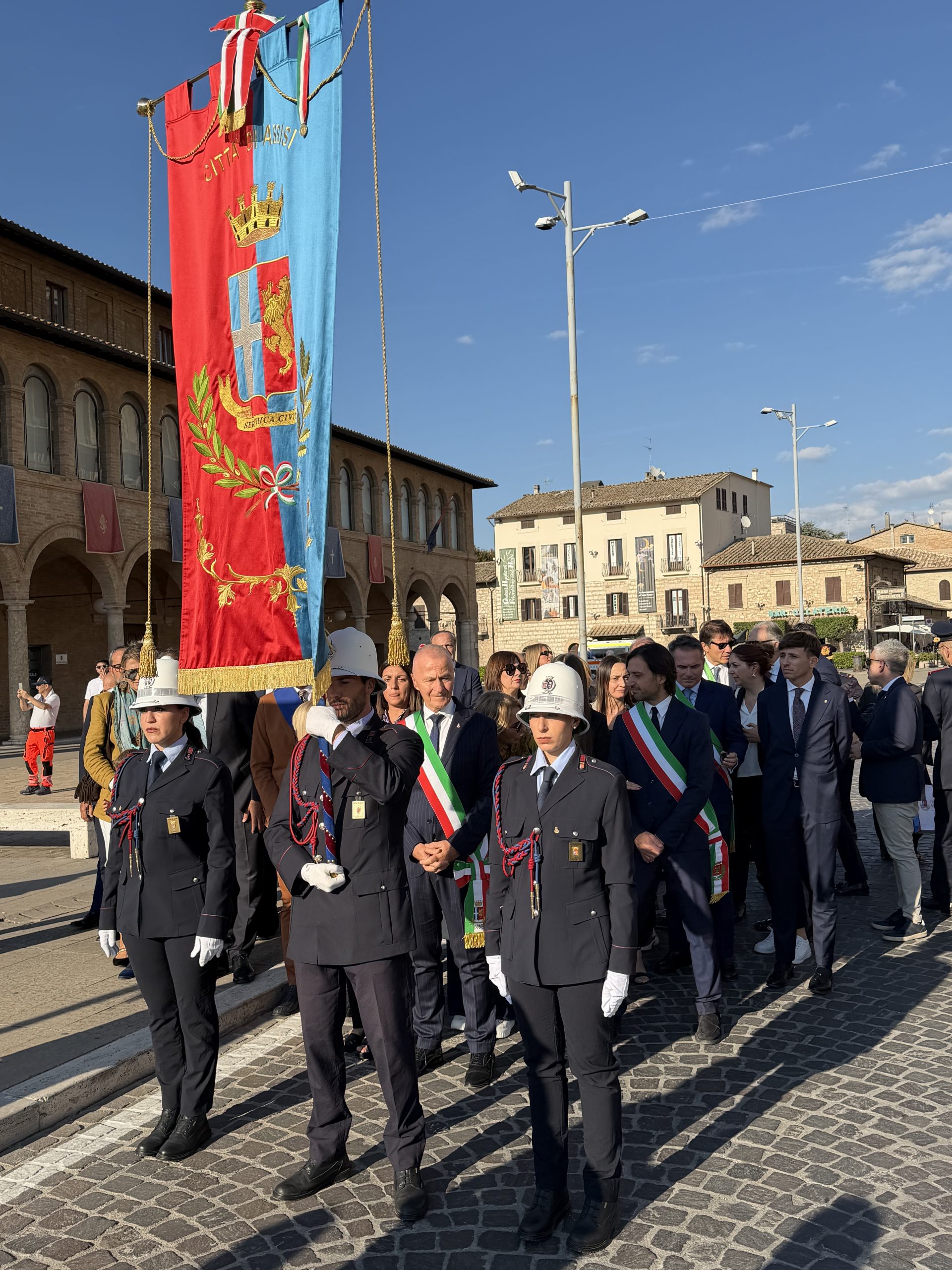 San Francesco, ottocentenario: il sindaco di Assisi accoglie i Comuni d’Italia (foto) 8 San Francesco, ottocentenario: il sindaco di Assisi accoglie i Comuni d’Italia (foto) 7