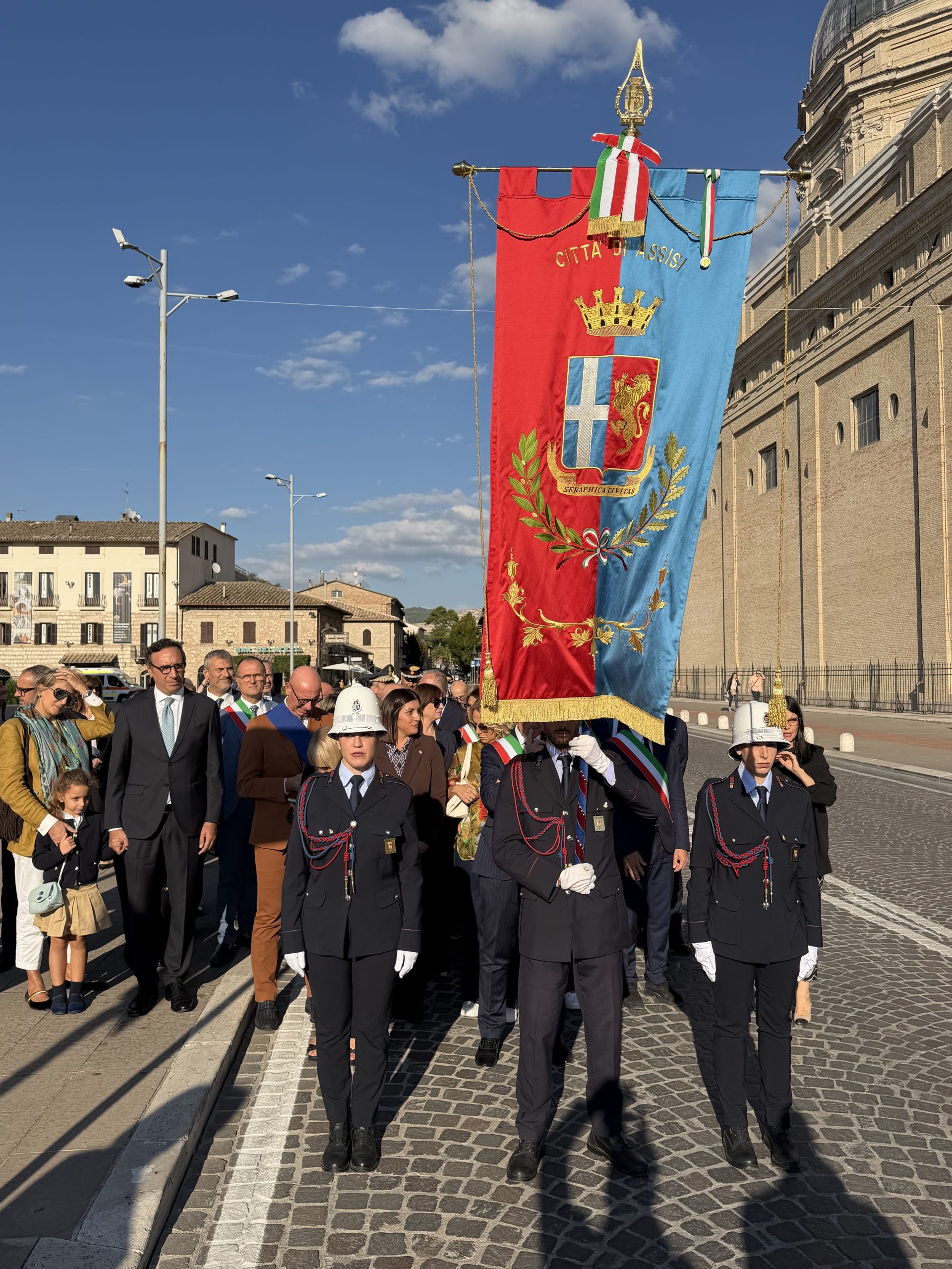 San Francesco, ottocentenario: il sindaco di Assisi accoglie i Comuni d’Italia (foto) 6 San Francesco, ottocentenario: il sindaco di Assisi accoglie i Comuni d’Italia (foto) 5