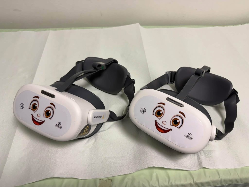 Ospedale di Perugia, la realtà virtuale entra in Pediatria: donati visori per alleviare dolore e ansia nei bambini (foto) 10 Ospedale di Perugia, la realtà virtuale entra in Pediatria: donati visori per alleviare dolore e ansia nei bambini (foto) 9