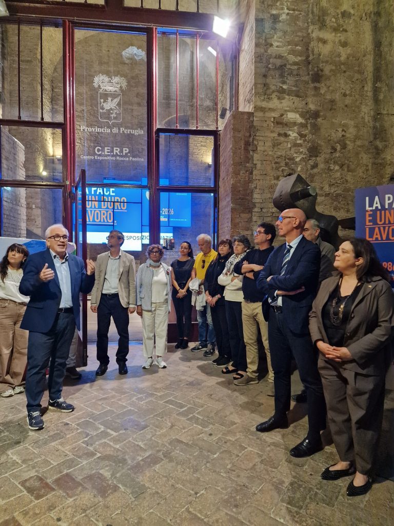Perugia celebra 40 anni di impegno per la pace: inaugurata la mostra “La pace è un duro lavoro” 4 Perugia celebra 40 anni di impegno per la pace: inaugurata la mostra “La pace è un duro lavoro” 3