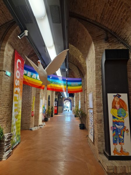 Perugia celebra 40 anni di impegno per la pace: inaugurata la mostra “La pace è un duro lavoro” 18 Perugia celebra 40 anni di impegno per la pace: inaugurata la mostra “La pace è un duro lavoro” 17
