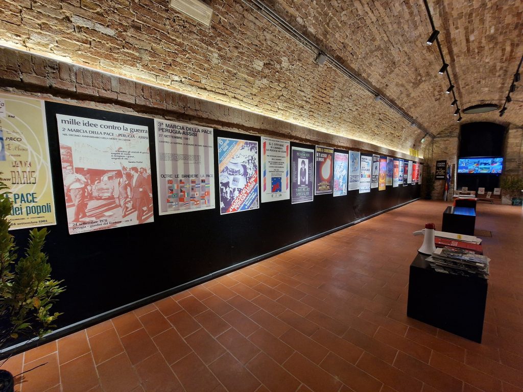 Perugia celebra 40 anni di impegno per la pace: inaugurata la mostra “La pace è un duro lavoro” 8 Perugia celebra 40 anni di impegno per la pace: inaugurata la mostra “La pace è un duro lavoro” 7