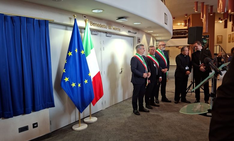 San Benedetto entra nel Parlamento europeo: omaggio a Norcia e alle radici dell’Europa 2 San Benedetto entra nel Parlamento europeo: omaggio a Norcia e alle radici dell’Europa 1