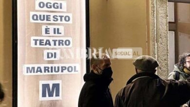 Nelle bacheche del Teatro Morlacchi di Perugia la solidarietà al distrutto Teatro di Mariupol 13 IMG 4064