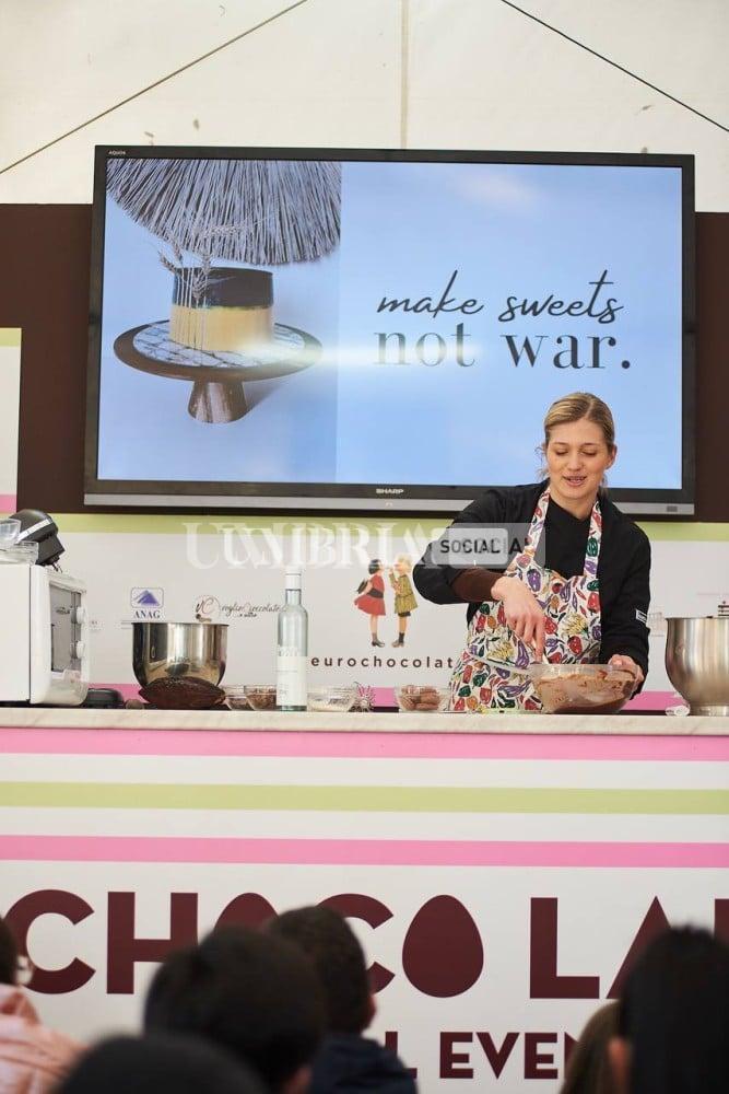 A Eurochocolate “Make sweets, not war” con la cake designer ucraina Anastasia Cherednychenko 3 A Eurochocolate “Make sweets, not war” con la cake designer ucraina Anastasia Cherednychenko 2