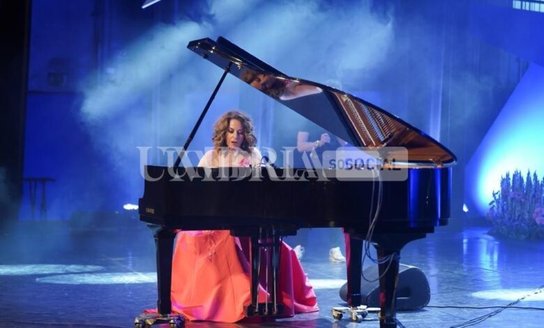 Dopo l'Ariston, la pianista umbra Cristiana Pegoraro porta la sua musica nel mondo 1 Esibizione al Teatro Ariston di Sanremo 13