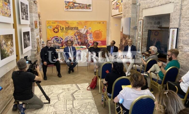 Infiorate di Spello, mai così piacevoli e sicure: presentato ufficialmente l'evento 2022 1 286562802 5849882271693377 6579627357260077497 n