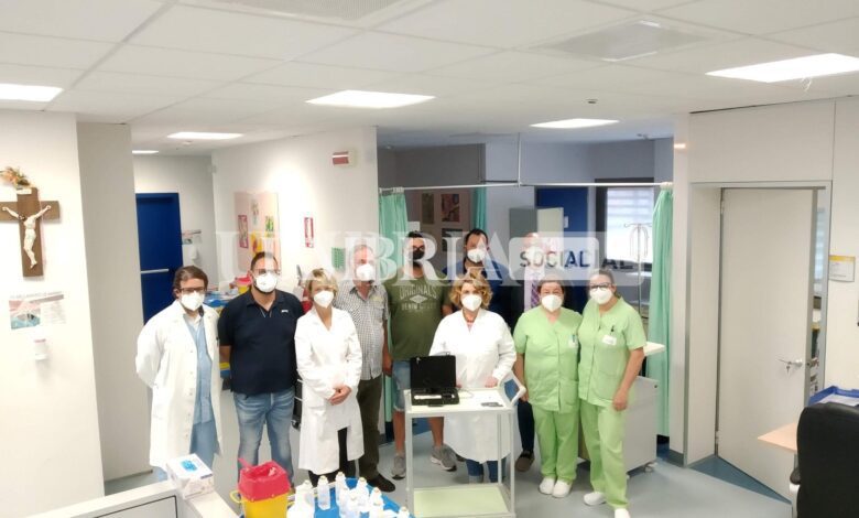 Ospedale Branca, donato un ecografo palmare all’oncologia (foto) 1 619376B9 F584 4407 977C 0B691F73F4A4 scaled