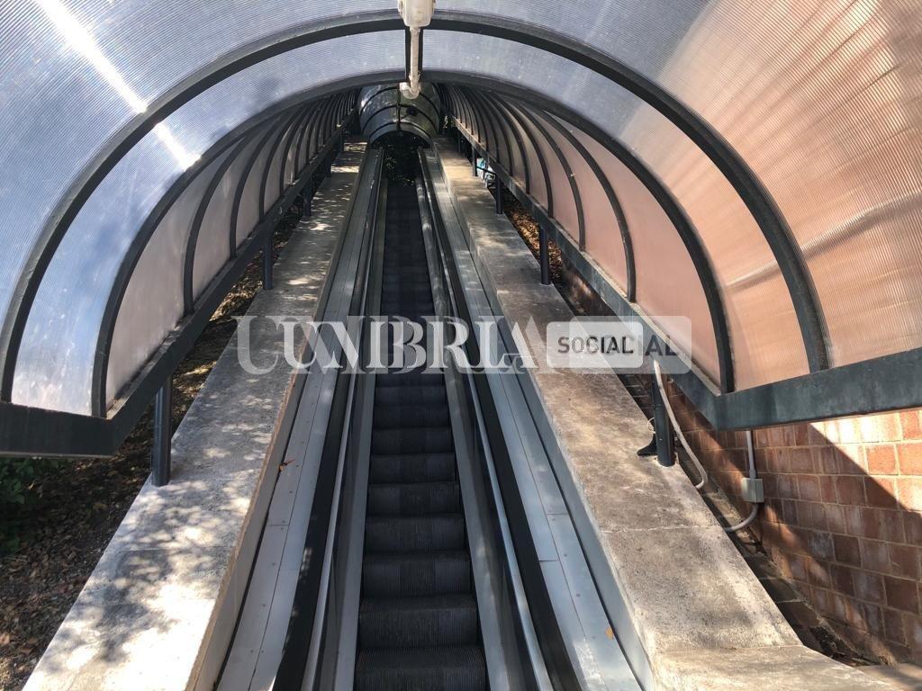 Assisi, dopo anni torna funzionante la scala mobile del parcheggio Porta Nuova (foto) 6