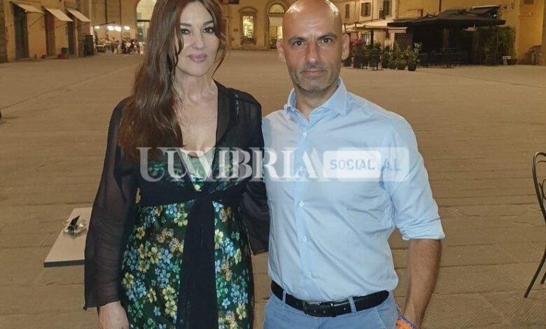 Monica Bellucci a Città di Castello, cena e passeggiata nel centro storico 1 FW4tJdpWAAAby1S