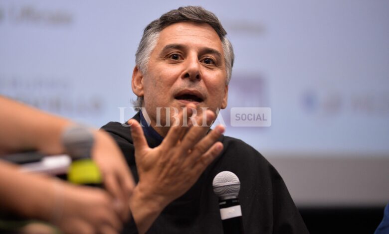 Padre Enzo Fortunato è da oggi il responsabile della comunicazione della basilica di San Pietro 1 PadreEnzoFortunato ErmeteRealacci Giffoni2022 28Luglio Salsano 5 scaled