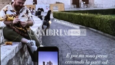Italo Marseglia con il suo "Uncinetto in tour" è arrivato anche in Umbria (foto) 3 351FDAD6 C27D 4F0B BBD1 C3D5BC74A0F5