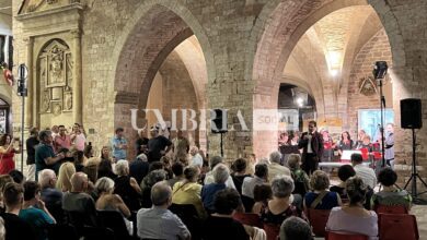 Spello città d’arte e dei fiori, consegnati i premi del concorso “Finestre, balconi e vicoli fioriti” (foto) 16 D1F85315 5596 408C 98E8 7D4385DC9A68 scaled