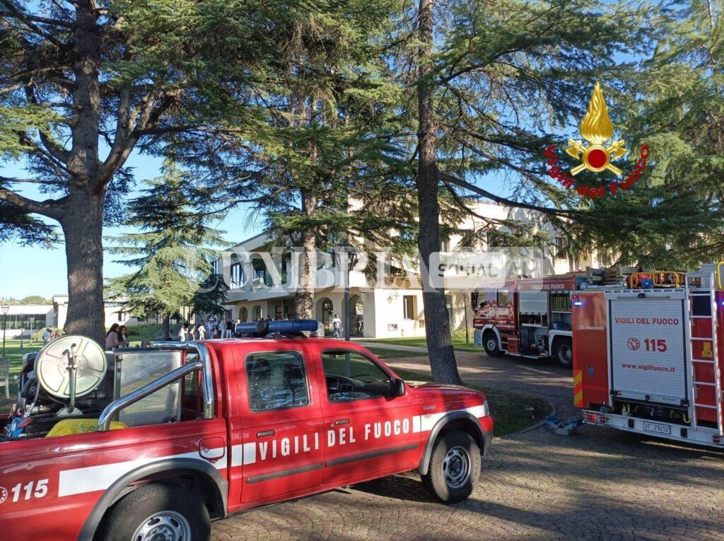 Principio di incendio nello stabilimento di Cucinelli, il personale esce a causa del fumo (foto) 3 Principio di incendio nello stabilimento di Cucinelli, il personale esce a causa del fumo (foto) 2
