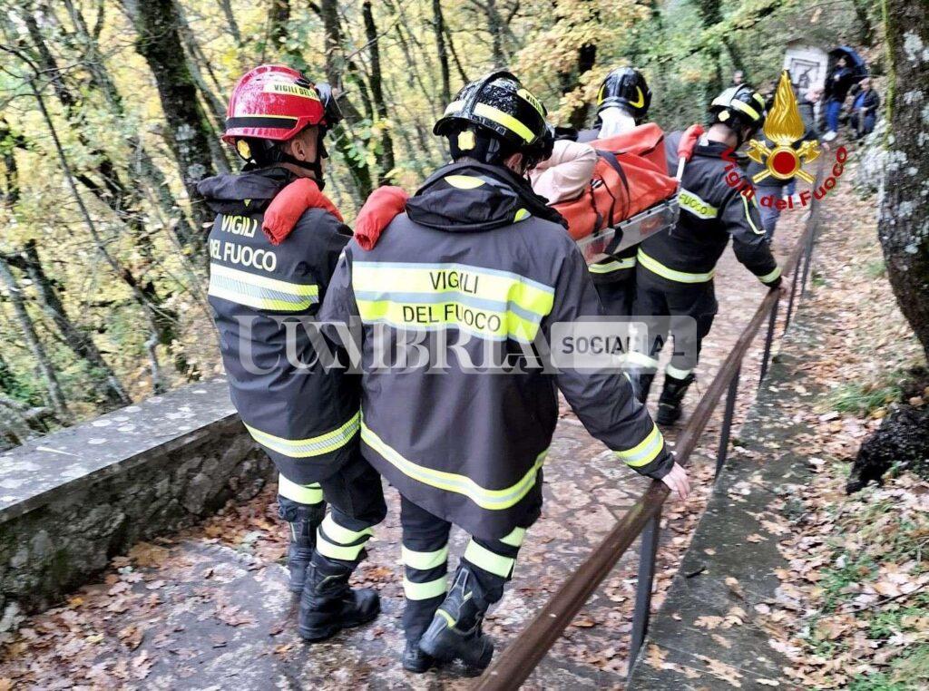 Si infortuna andando allo scoglio di Santa Rita, soccorsa dai pompieri 3 Si infortuna andando allo scoglio di Santa Rita, soccorsa dai pompieri 2
