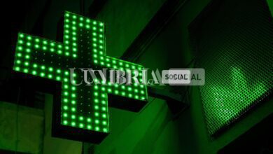 Lotta all'Aids, anche in Umbria volantini informativi e profilattici gratis in farmacia 8 mariano baraldi IIBRFPj5LQk unsplash scaled