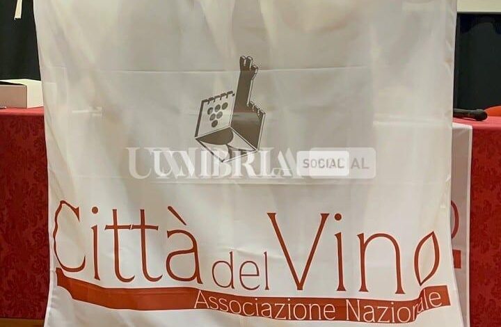 Todi diventa per tre giorni crocevia delle Città del Vino 1 bandiera citta del vino